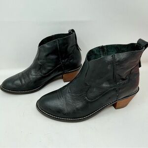 Kelsie Dagger Black Leather Ankle Boots Size 8